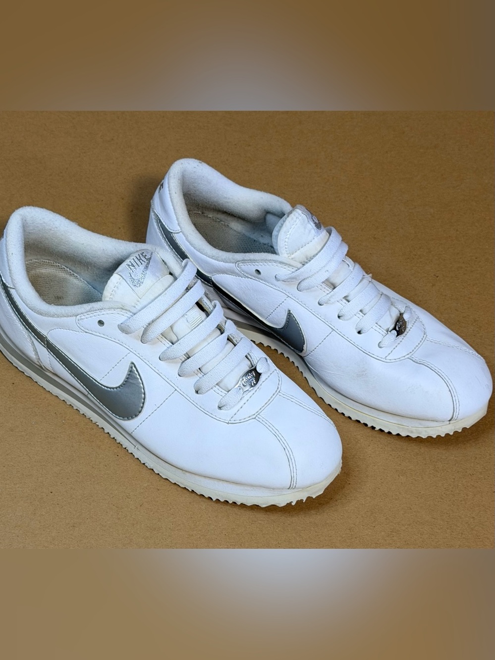 NIKE CORTEZ White and Silver SZ. 8.5 SHOES  Heel Rubber loose on both shoes